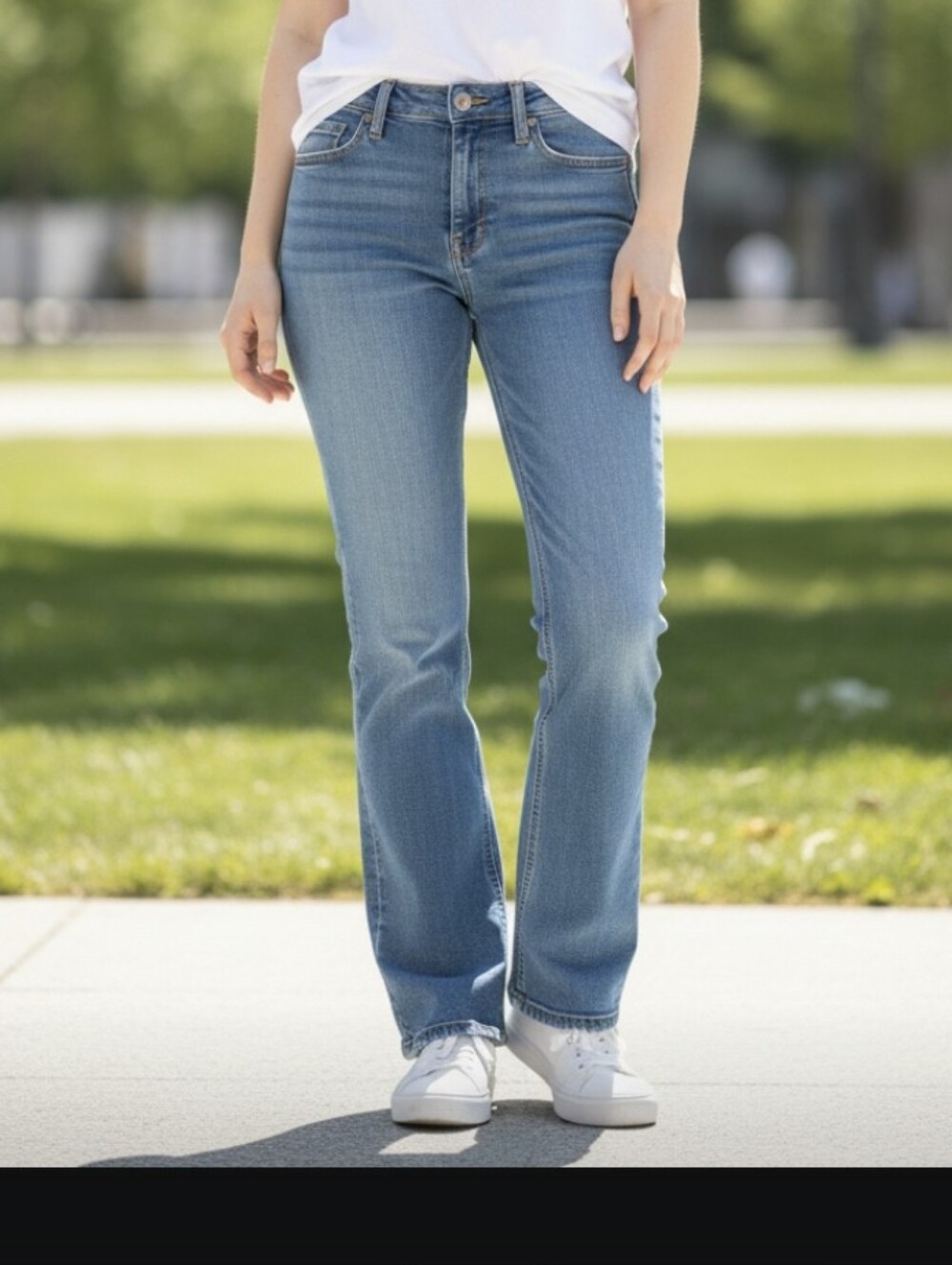 GAP Women’s Bootcut Jeans Light Blue Wash • Classic Denim • Size 30
